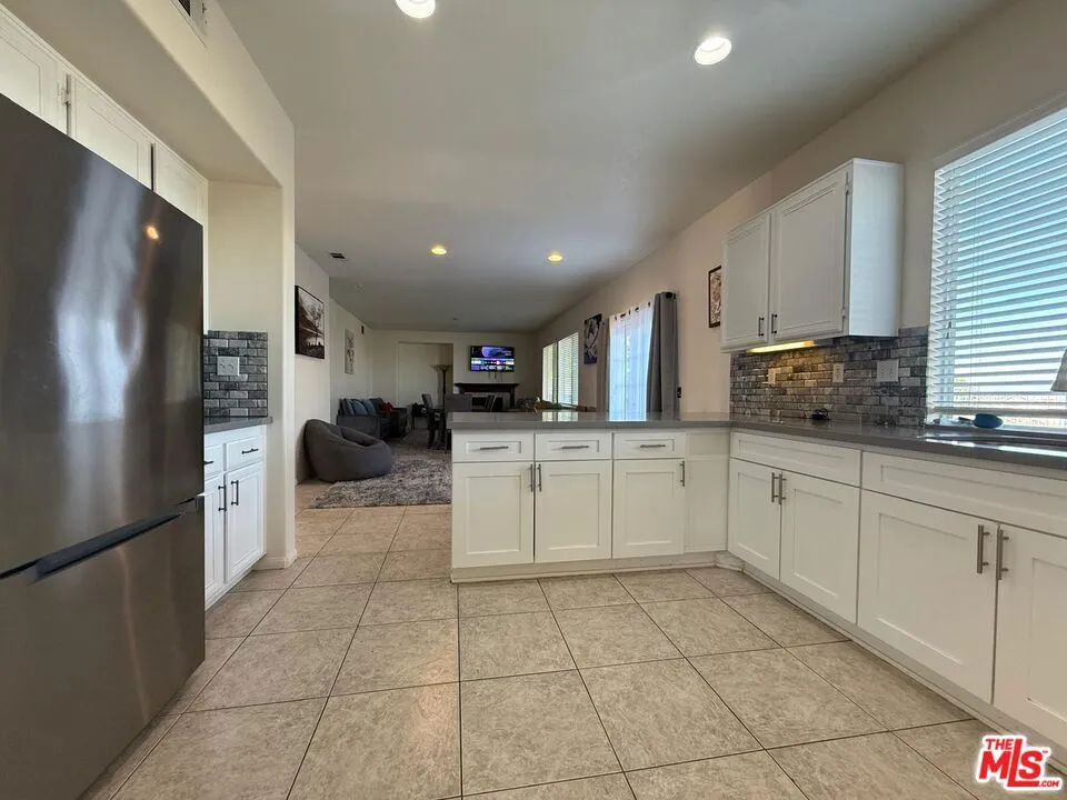 719 W Avenue Q10 Palmdale, CA 93551