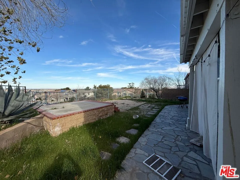 719 W Avenue Q10 Palmdale, CA 93551
