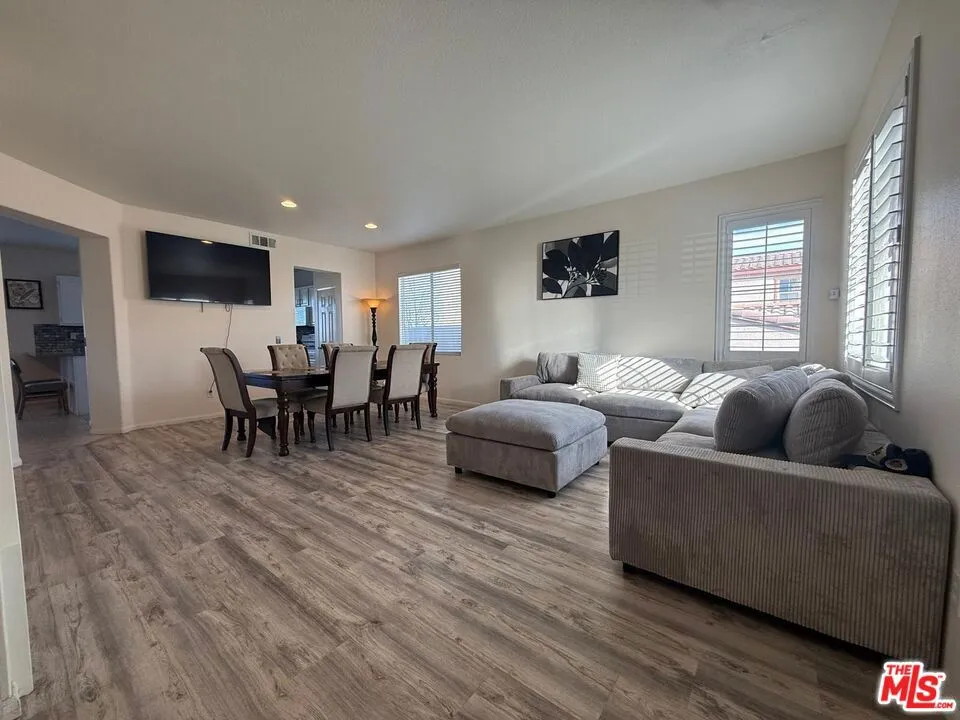 719 W Avenue Q10 Palmdale, CA 93551