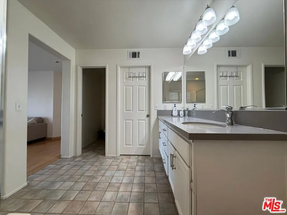 719 W Avenue Q10 Palmdale, CA 93551