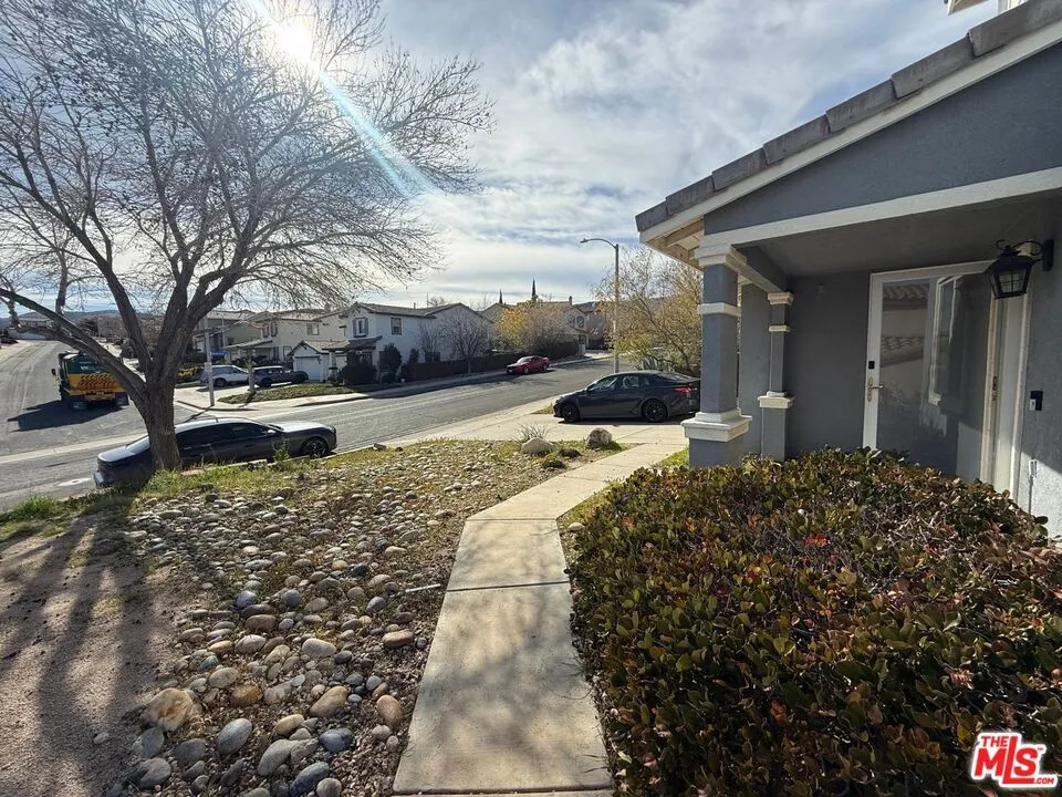 719 W Avenue Q10 Palmdale, CA 93551