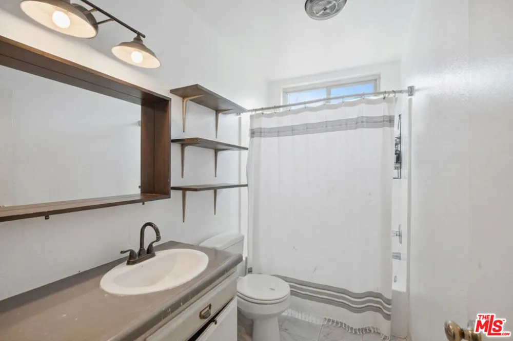 12940 Riverside Drive #201 Los Angeles, CA 91423