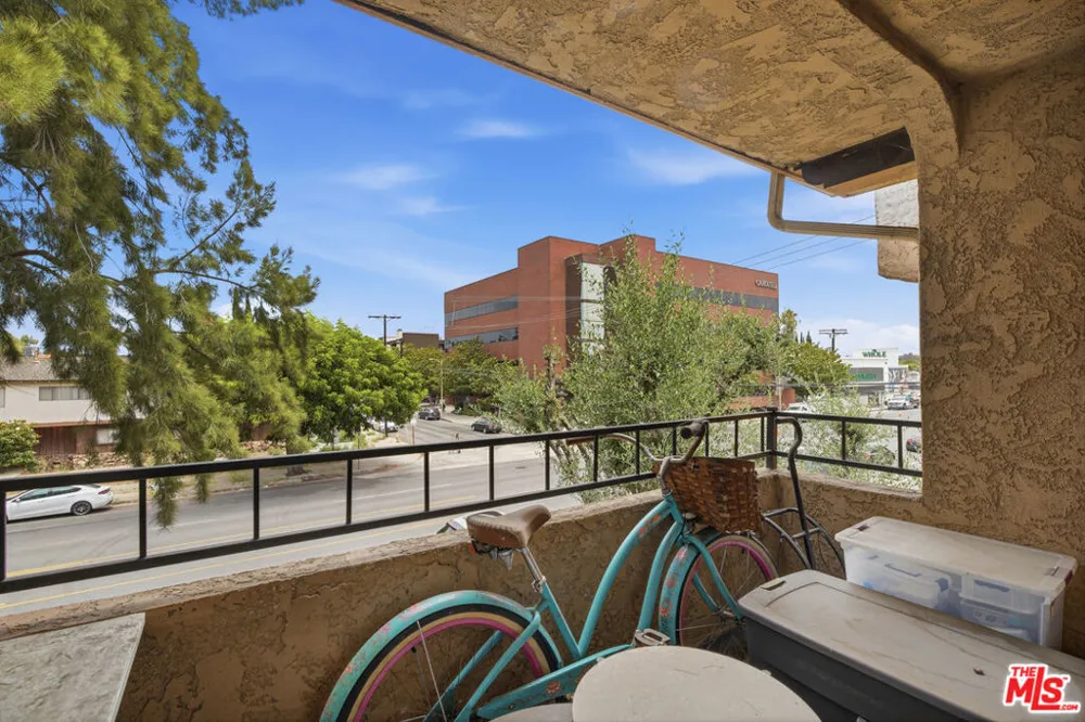 12940 Riverside Drive #201 Los Angeles, CA 91423