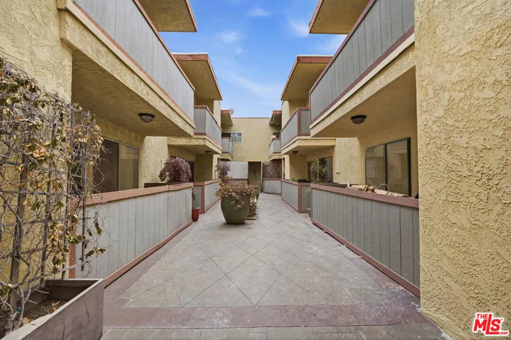 12940 Riverside Drive #201 Los Angeles, CA 91423