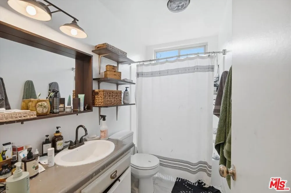 12940 Riverside Drive #201 Los Angeles, CA 91423
