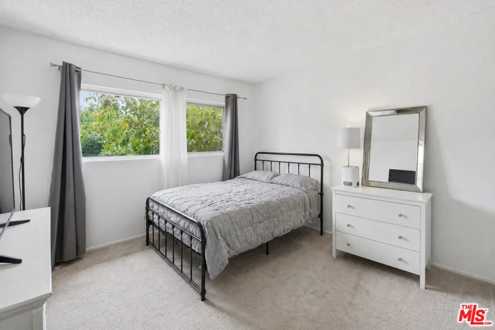 12940 Riverside Drive #201 Los Angeles, CA 91423