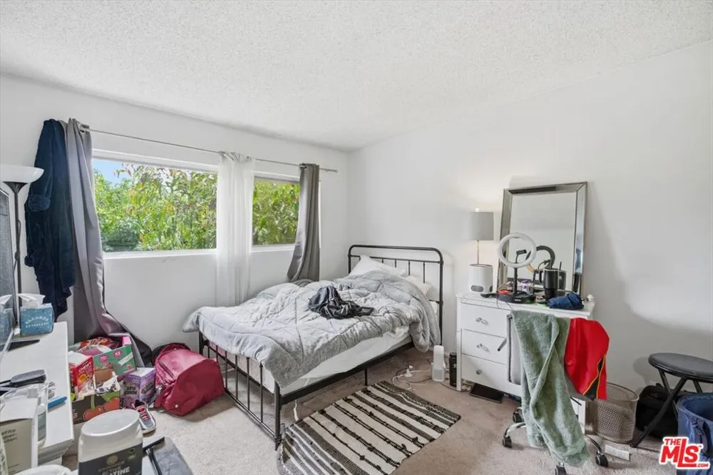 12940 Riverside Drive #201 Los Angeles, CA 91423