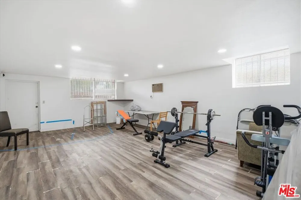 12940 Riverside Drive #201 Los Angeles, CA 91423
