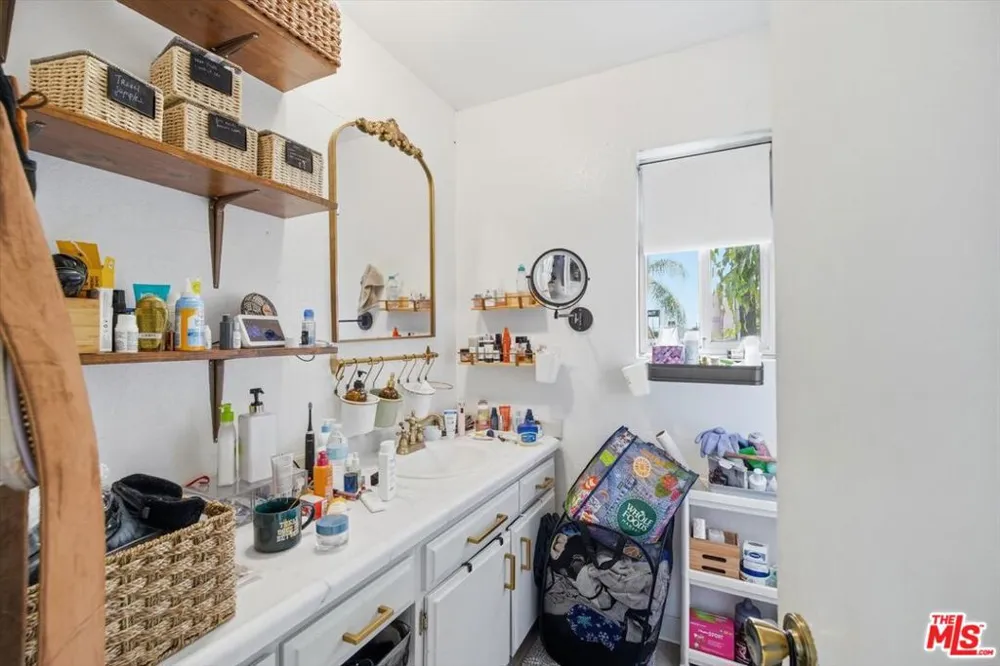 12940 Riverside Drive #201 Los Angeles, CA 91423