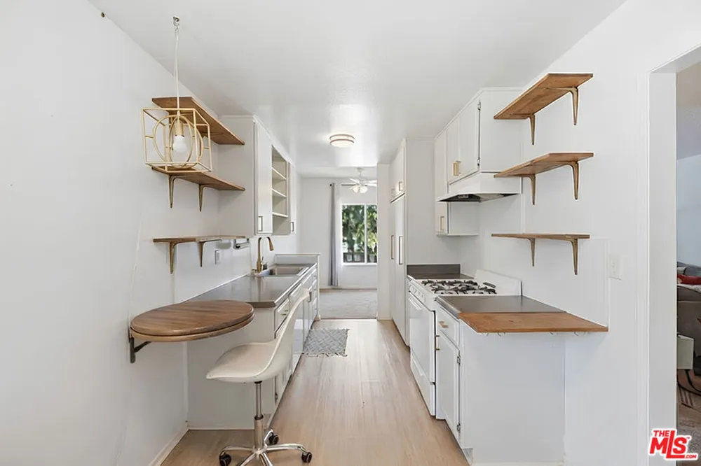 12940 Riverside Drive #201 Los Angeles, CA 91423