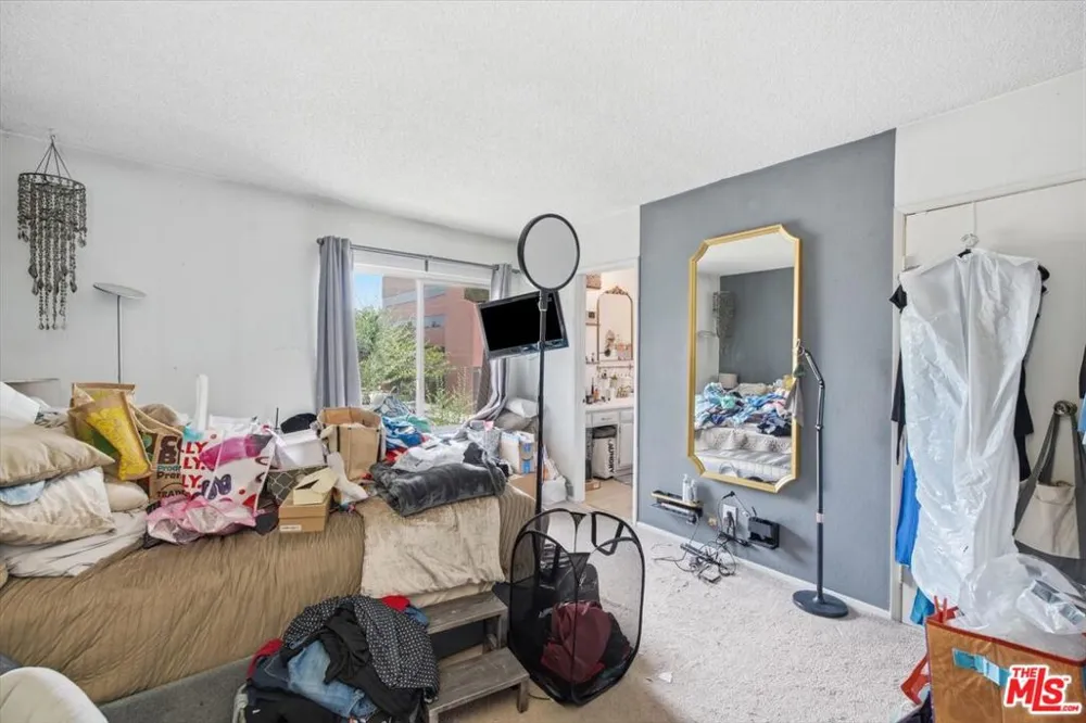 12940 Riverside Drive #201 Los Angeles, CA 91423