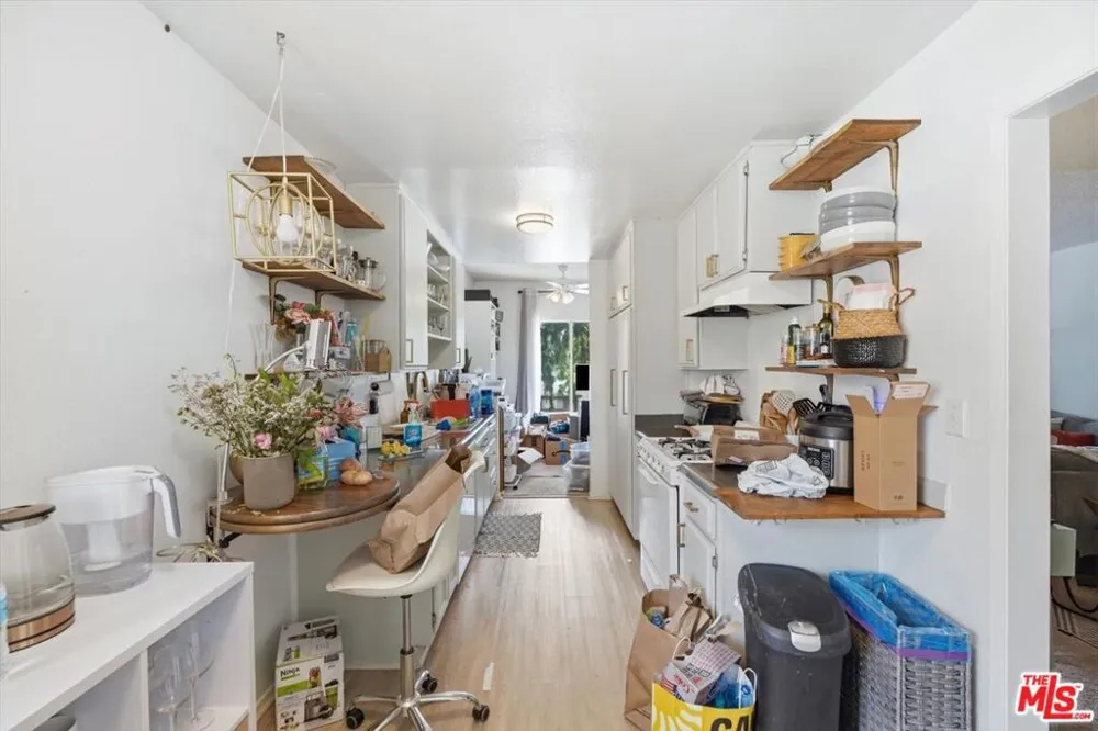 12940 Riverside Drive #201 Los Angeles, CA 91423