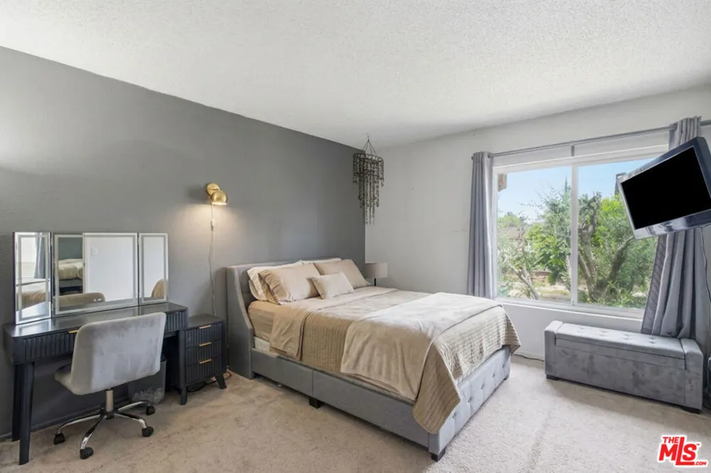 12940 Riverside Drive #201 Los Angeles, CA 91423