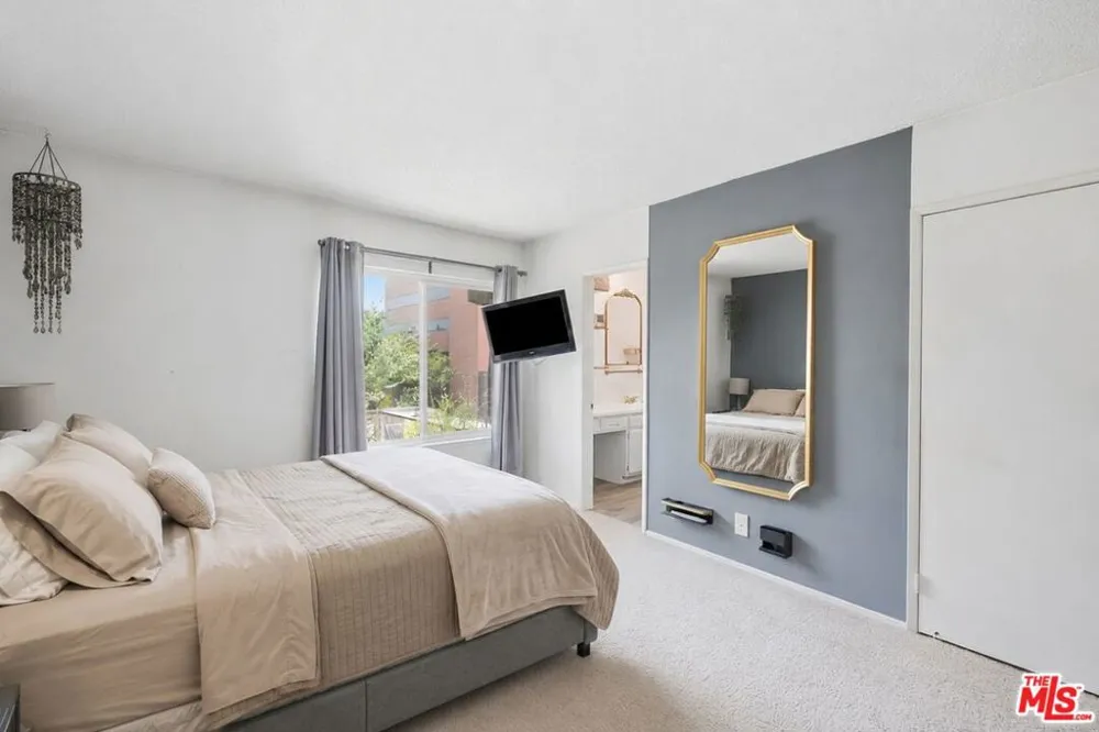 12940 Riverside Drive #201 Los Angeles, CA 91423