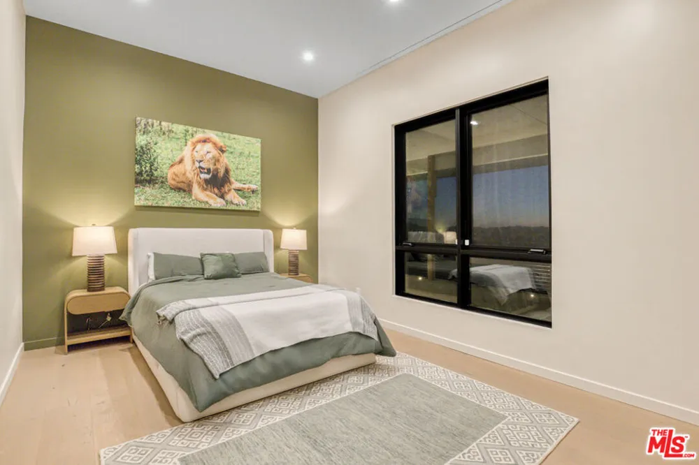 22570 S Summit Ridge Circle Chatsworth, CA 91311