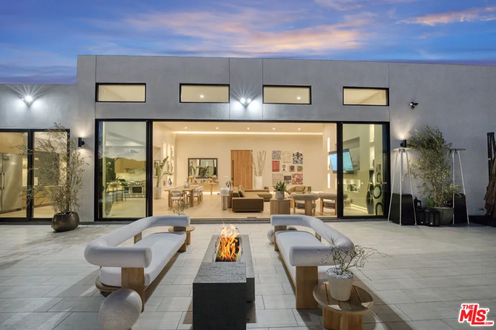 22570 S Summit Ridge Circle Chatsworth, CA 91311