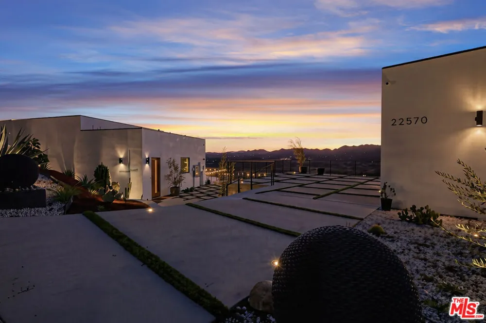 22570 S Summit Ridge Circle Chatsworth, CA 91311