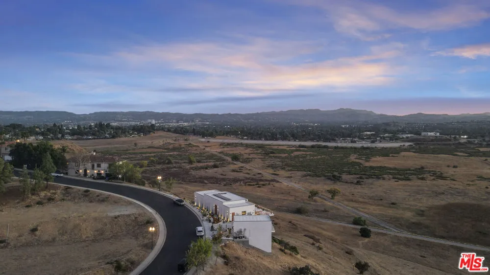 22570 S Summit Ridge Circle Chatsworth, CA 91311