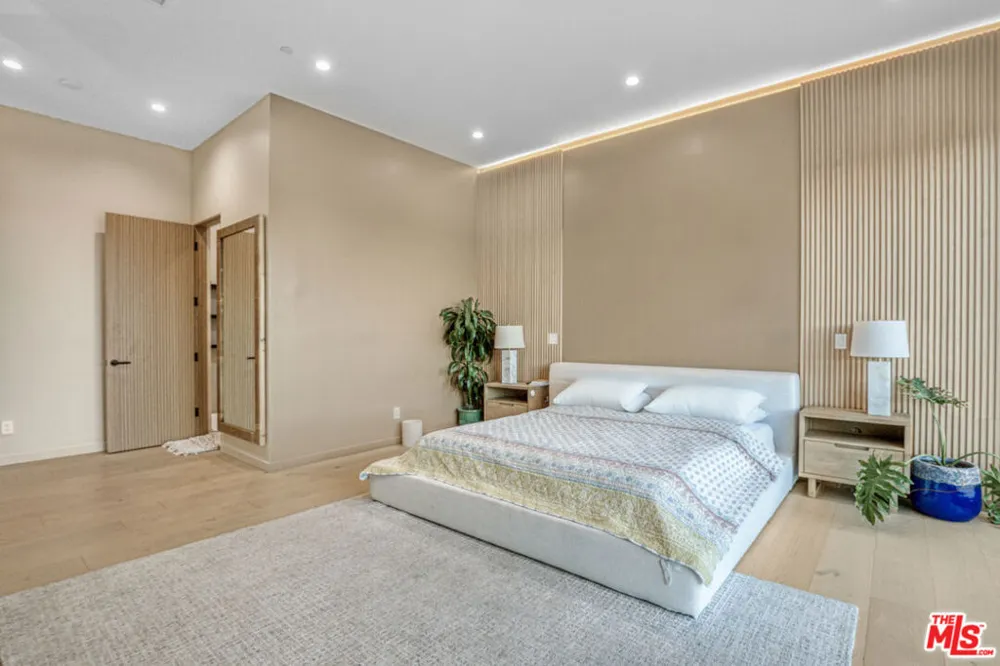 22570 S Summit Ridge Circle Chatsworth, CA 91311