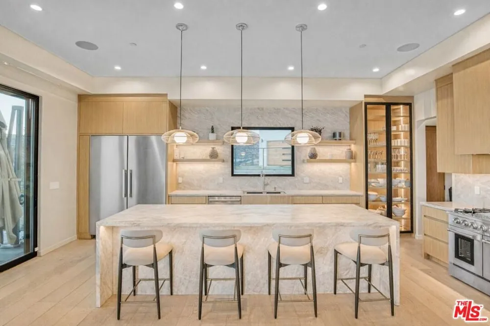 22570 S Summit Ridge Circle Chatsworth, CA 91311