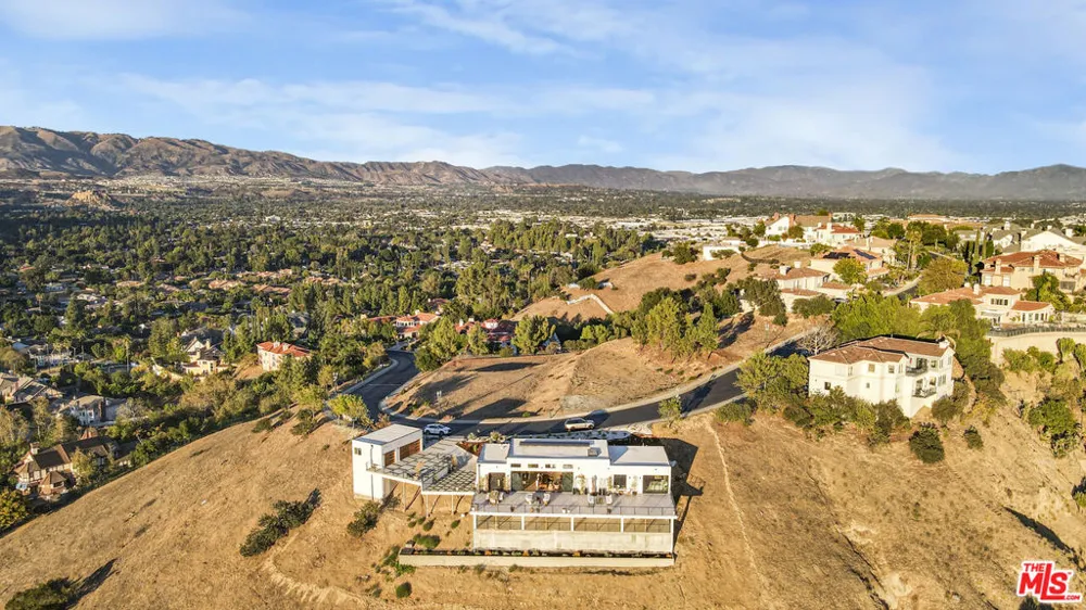 22570 S Summit Ridge Circle Chatsworth, CA 91311
