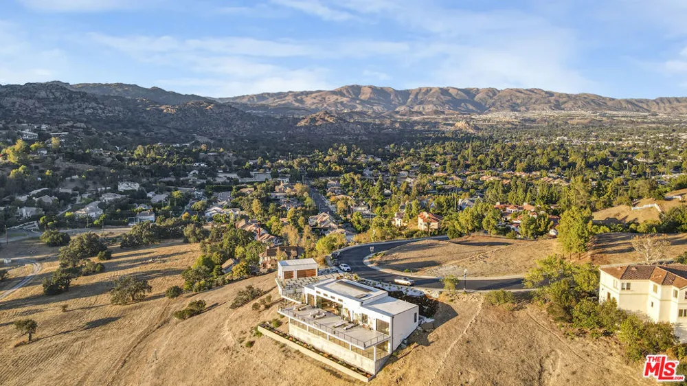 22570 S Summit Ridge Circle Chatsworth, CA 91311