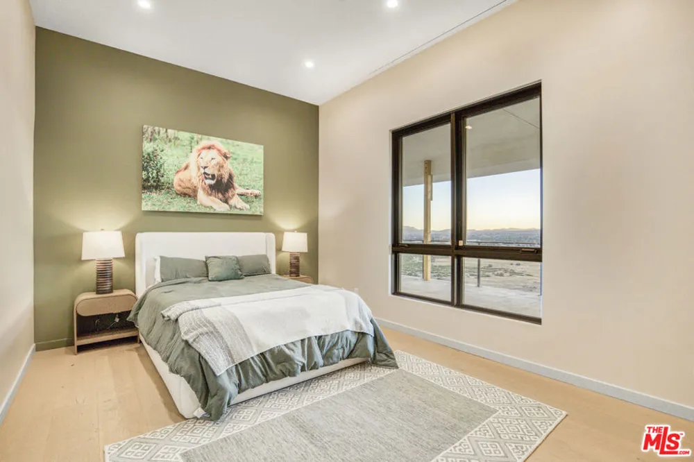 22570 S Summit Ridge Circle Chatsworth, CA 91311
