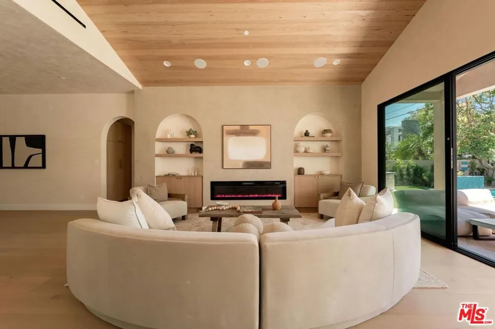 4641 Vesper Avenue Sherman Oaks, CA 91403