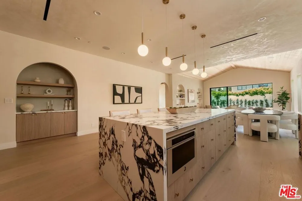 4641 Vesper Avenue Sherman Oaks, CA 91403