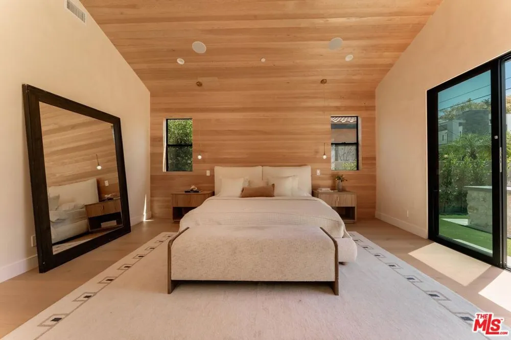 4641 Vesper Avenue Sherman Oaks, CA 91403