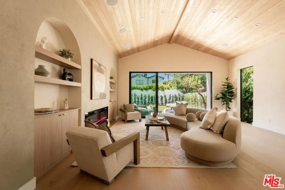 4641 Vesper Avenue Sherman Oaks, CA 91403