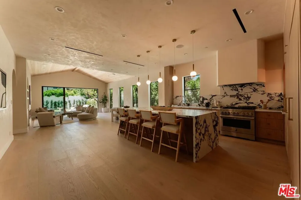 4641 Vesper Avenue Sherman Oaks, CA 91403