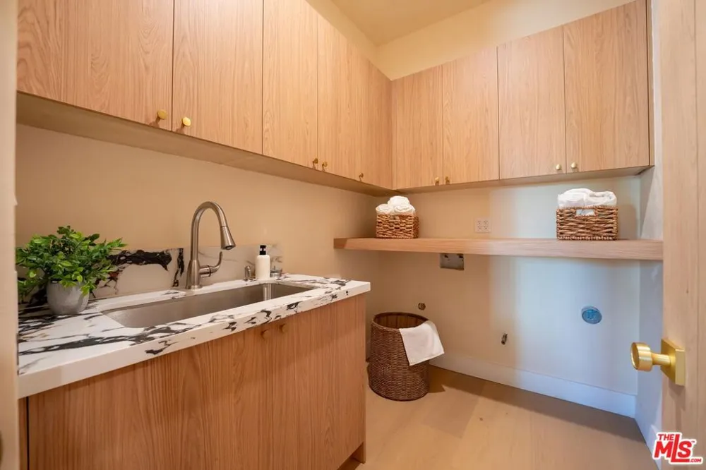 4641 Vesper Avenue Sherman Oaks, CA 91403
