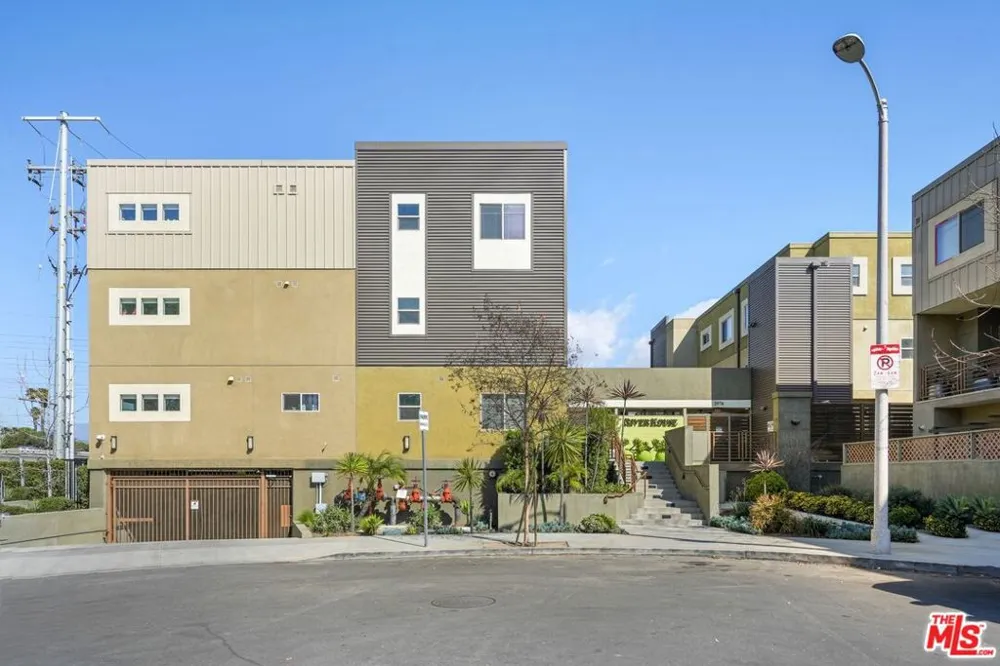 2974 Ripple Place #202 Los Angeles, CA 90039