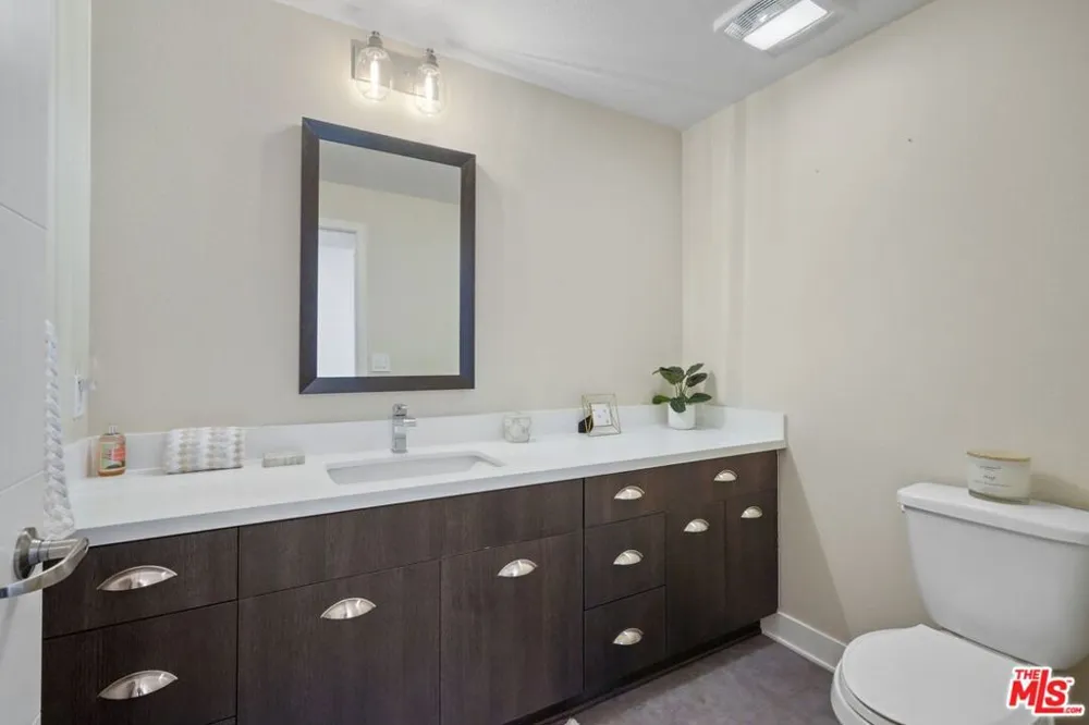 2974 Ripple Place #202 Los Angeles, CA 90039