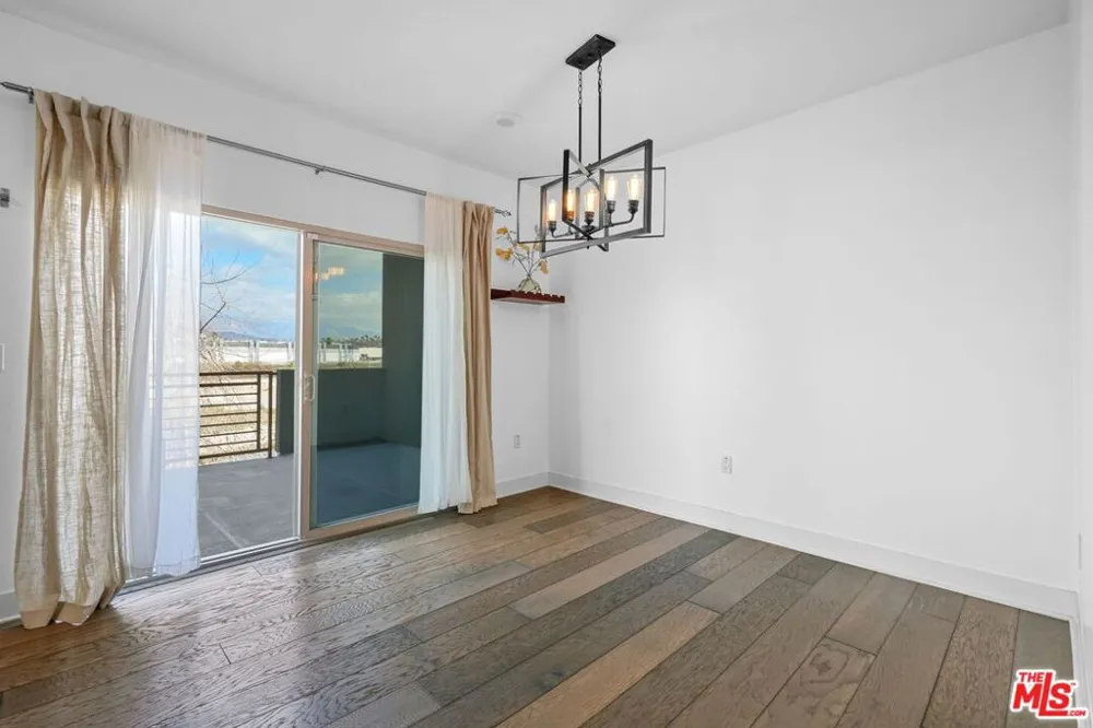 2974 Ripple Place #202 Los Angeles, CA 90039