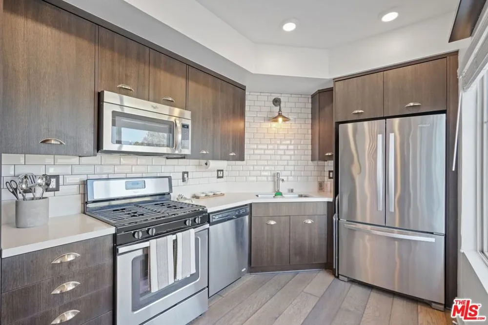 2974 Ripple Place #202 Los Angeles, CA 90039