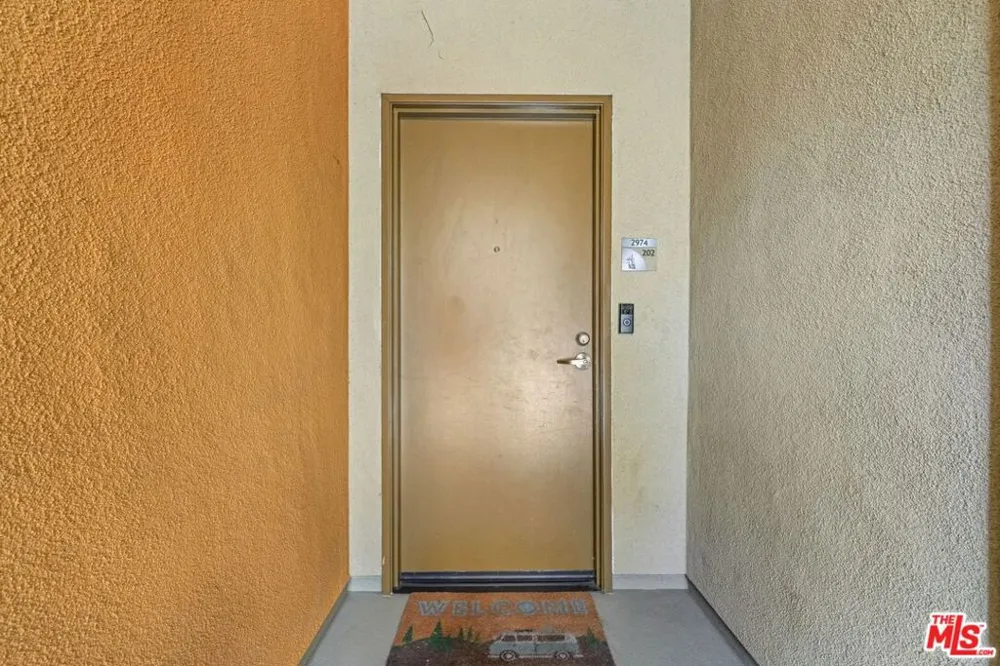 2974 Ripple Place #202 Los Angeles, CA 90039