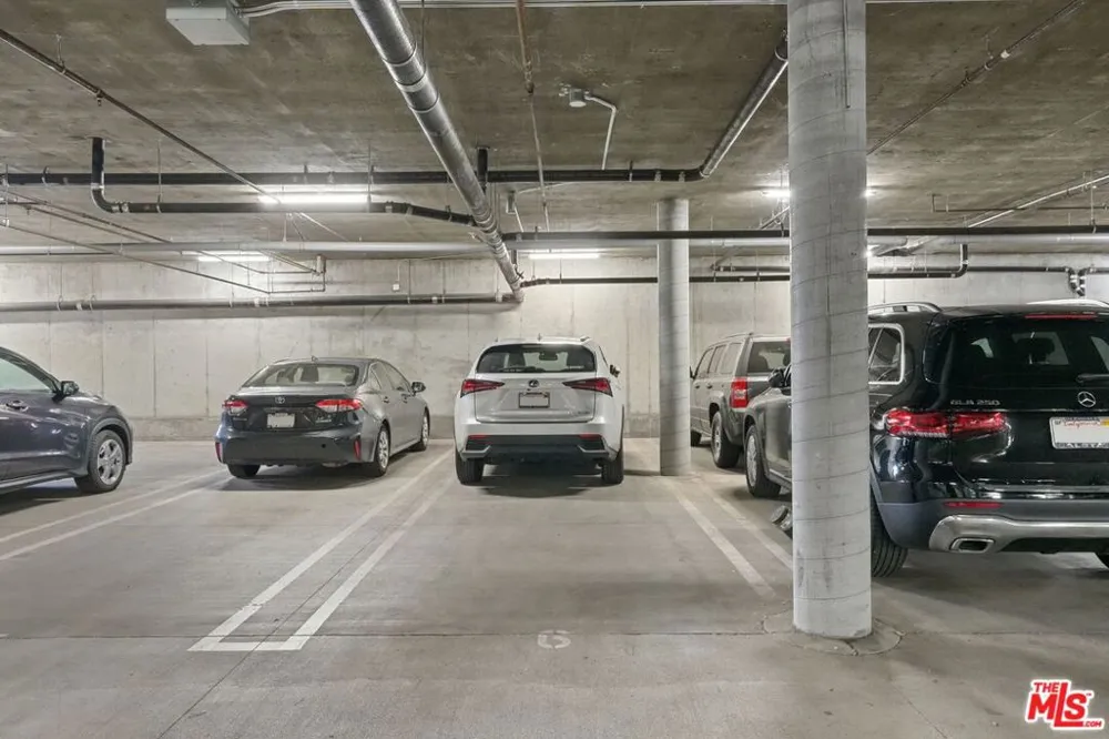 2974 Ripple Place #202 Los Angeles, CA 90039