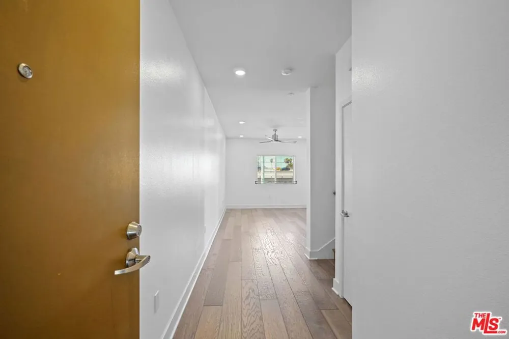 2974 Ripple Place #202 Los Angeles, CA 90039