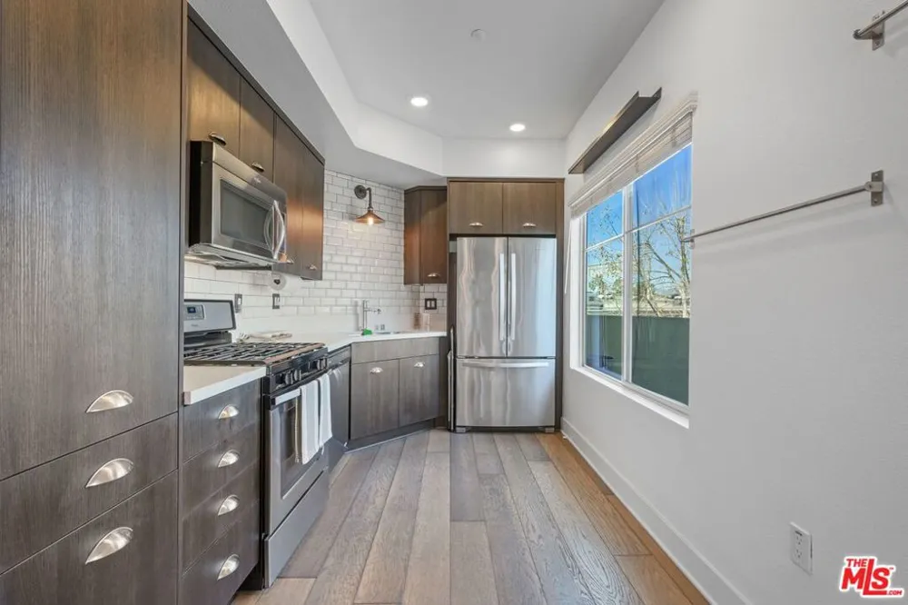 2974 Ripple Place #202 Los Angeles, CA 90039
