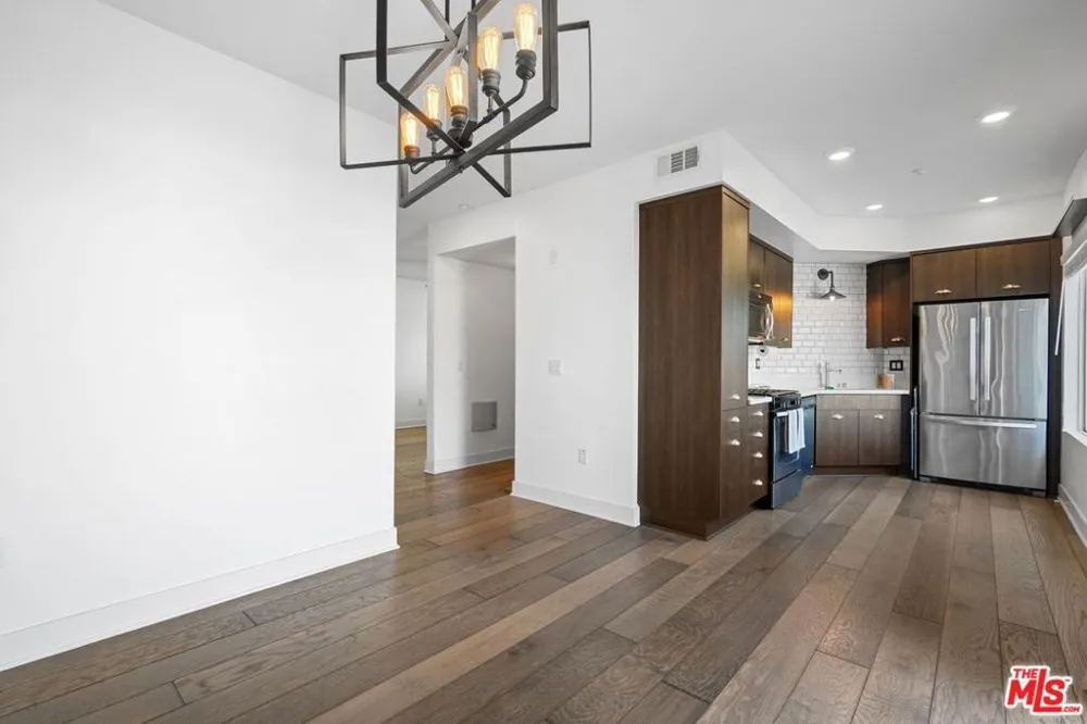 2974 Ripple Place #202 Los Angeles, CA 90039