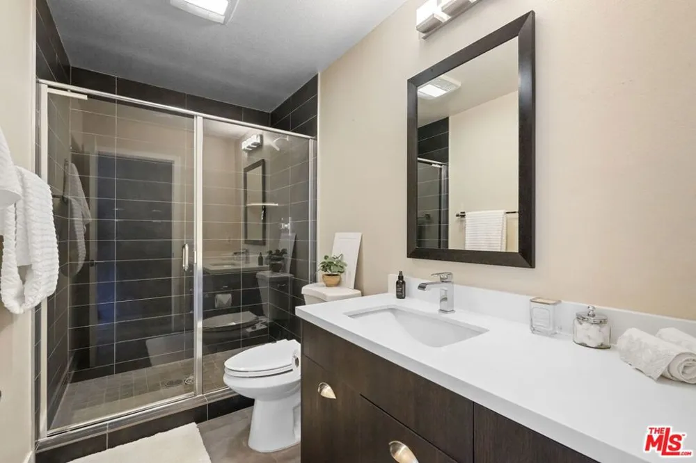 2974 Ripple Place #202 Los Angeles, CA 90039