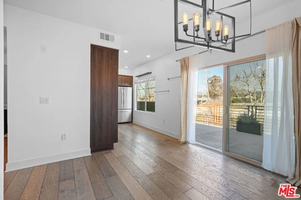 2974 Ripple Place #202 Los Angeles, CA 90039