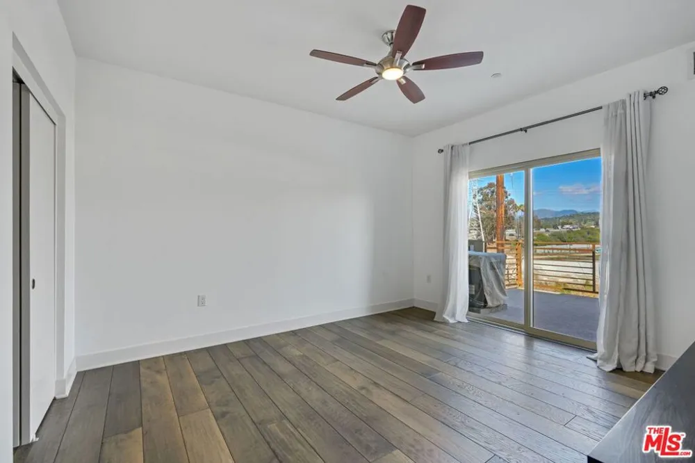 2974 Ripple Place #202 Los Angeles, CA 90039