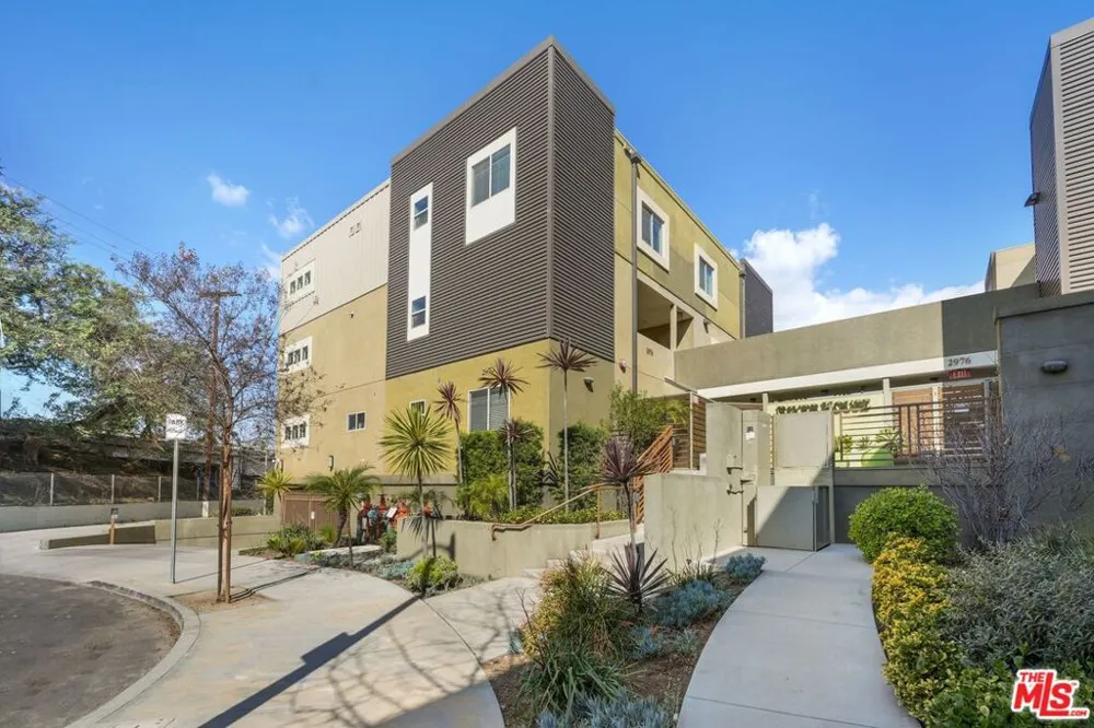 2974 Ripple Place #202 Los Angeles, CA 90039