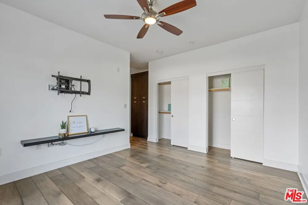 2974 Ripple Place #202 Los Angeles, CA 90039