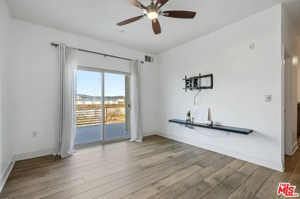 2974 Ripple Place #202 Los Angeles, CA 90039