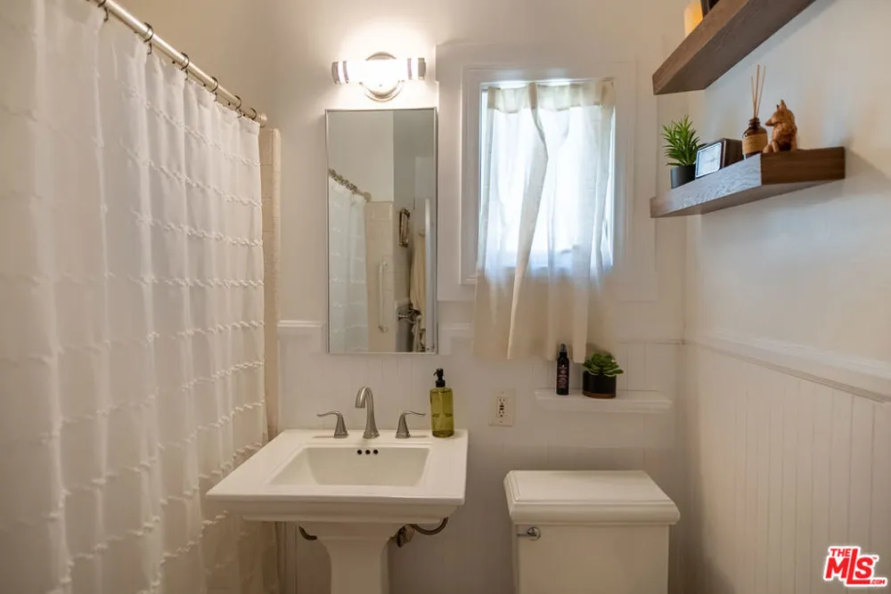 4224 E 11th Street Long Beach, CA 90804