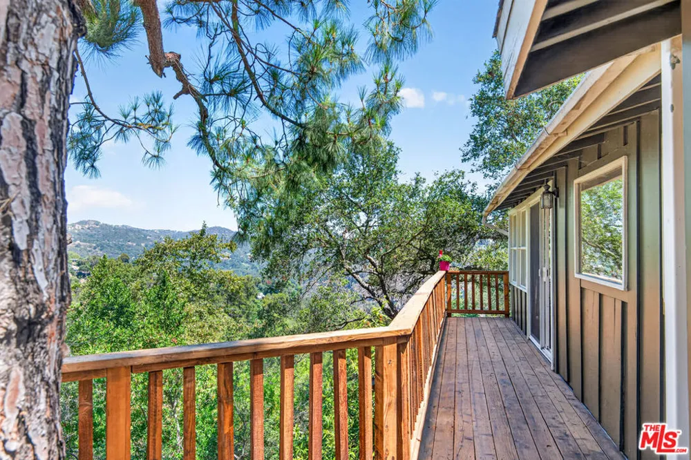 19899 Grand View Drive Topanga, CA 90290
